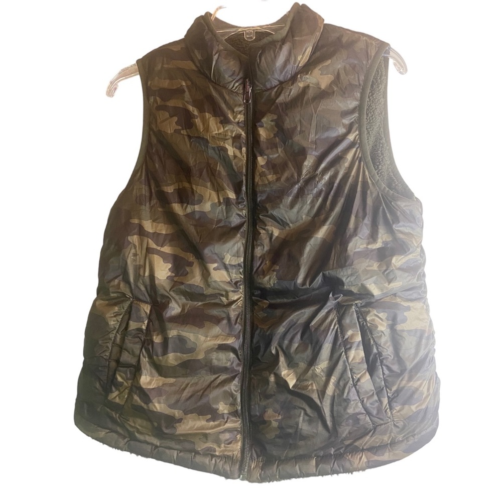 Core Life reversible green camo sleeveless puffer Vest ladies medium